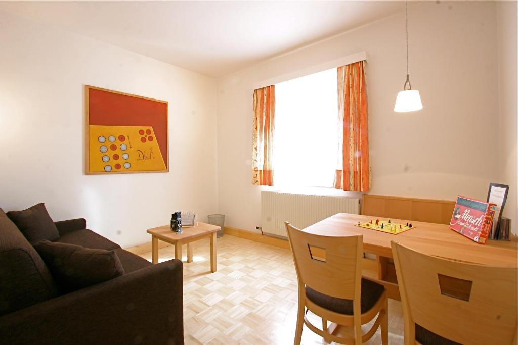 Spiele- Und Buchhotel Tschitscher Nikolsdorf Номер фото