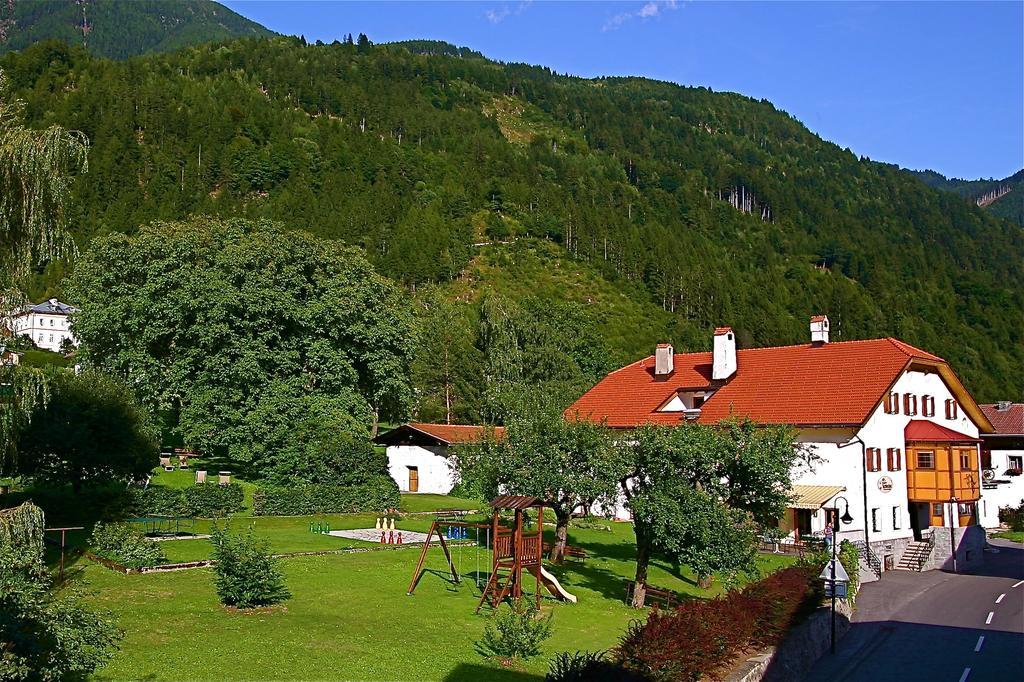 Spiele- Und Buchhotel Tschitscher Nikolsdorf Экстерьер фото