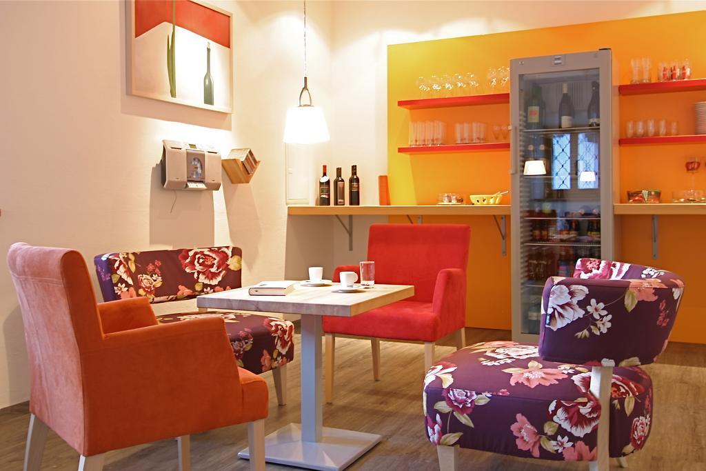 Spiele- Und Buchhotel Tschitscher Nikolsdorf Экстерьер фото