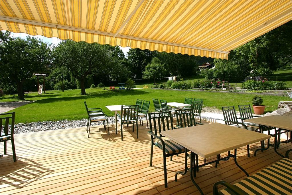Spiele- Und Buchhotel Tschitscher Nikolsdorf Экстерьер фото